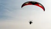Chute de 150 mètres en paramoteur : survie miraculeuse en Floride