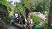 Cinq jeunes nettoient les rives du Gardon en canoë écologique