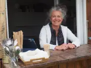 Célia Martineau ouvre la cabane Chez nous au port de la Pelle avec circuits courts