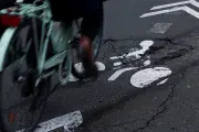 Cyclistes en banlieue : le casse-tête des pistes cyclables face à l'émiettement des compétences