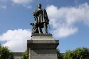 Débat mémoriel en Dordogne : les statues de Bugeaud au cœur d'une controverse