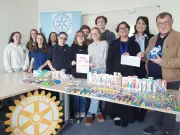 Des collégiens rochelais offrent 200€ et des produits d'hygiène pour une école malgache
