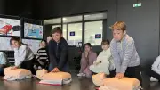 Des élèves de CP initiés aux gestes de premiers secours au SDIS de Gignac
