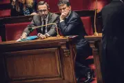 Des milliers de personnes sans papiers à cause de retards de renouvellement
