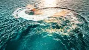 Disparition tragique d'une jeune femme après une chute en jet ski au Texas