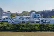 Déplacement d'un campement de gens du voyage vers des terrains de la CCI et du port de pêche