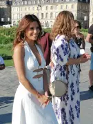 Eva Longoria tourne son émission culinaire sur le miroir d'eau de Bordeaux