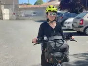 Face à la hausse des carburants, une fonctionnaire opte pour le vélo