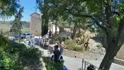 Fouzilhon célèbre Pâques avec une chasse aux œufs printanière dans ses ruelles médiévales