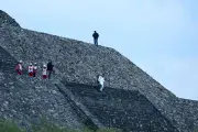 Fusillade à Teotihuacan : une Canadienne tuée, 13 touristes blessés sur le site archéologique