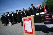 Grève des avocats contre la loi SURE : mobilisation nationale devant le Sénat