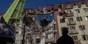 Guerre en Ukraine : À Odessa, les secouristes sauvent sept personnes après une attaque de drones russes