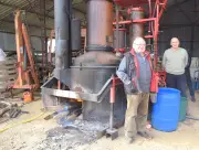 Guy Riffaud, dernier bouilleur ambulant, perpétue un savoir-faire ancestral en Gironde