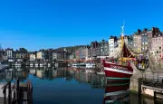 Honfleur : Trois immeubles menacent de s'effondrer, 19 commerces évacués avant Pâques