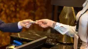 IA frauduleuse : deux Français arrêtés pour faux paiement d'hôtel de 4 171 €