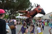 Illac célèbre son carnaval printanier avec une cavalcade animée et colorée