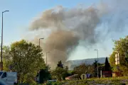Incendie majeur dans la zone industrielle de Draguignan, un nuage de fumée visible
