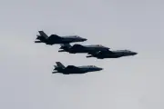 Iran : un avion de chasse américain abattu selon Téhéran, recherches pour le pilote