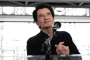 Jack Lang, énervé après Complément d'enquête, justifie ses liens avec Epstein