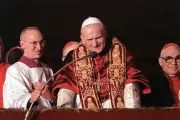 Jean-Paul II : Retour en images sur les débuts marquants de son long pontificat