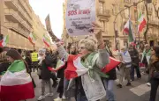 La diaspora iranienne en France, suspendue aux nouvelles et rongée par l'angoisse