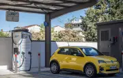 La France vise 22.000 bornes de recharge électrique sur autoroutes d'ici 2035
