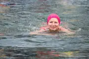 La natation en eau froide, une solution contre les symptômes de la ménopause