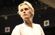 La succession d'Aaron Carter déclarée insolvable, sa mère en conflit avec l'ex-belle-fille