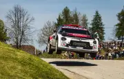Lancia renoue avec la victoire en rallye après 33 ans d'attente