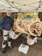 L'artisanat engagé de Bruno Lortie brille à la Fête de la Forêt de Sauvagnon