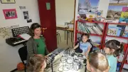À l’école Marie-Rivier, la web radio POM forme les élèves à l’antenne