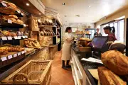Le 1er mai en débat : vers une ouverture des commerces malgré l'opposition syndicale ?