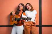 Le duo souletin Lea eta Anuxka dévoile son premier album « Oroitzapenak » à La Fourmi Rouge