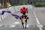 Le paradoxe français : entre psychodrame du 1er mai et révolution robotique