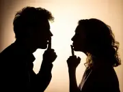 Le poids du silence : quand le secret professionnel envahit la vie privée