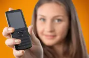 Le Retour des Téléphones 'Stupides' : Une Détox Numérique pour Tous les Âges
