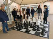 Le Rotary club d'Excideuil offre un jeu d'échecs géant au collège Plaisance de Lanouaille