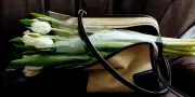 Le sac à main s'ouvre en grand pour la saison, une tendance mode libératrice
