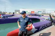 Le trimaran chaviré de la Transat Café L'Or retrouve la mer sous un nouveau nom