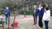 Le Val de l’Hort fête 40 ans d’accueil et plante un plaqueminier à kakis