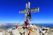 Le vol mystérieux de la croix du pic d'Aneto relance le débat sur les symboles religieux en montagne