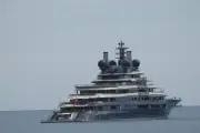 Le yacht Luminance de Rinat Akhmetov, d'une valeur de 500 millions de dollars, mouille à Saint-Jean-Cap-Ferrat