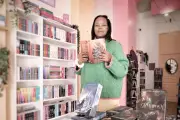 L'Envolée, première librairie de romance et romantasy à Nice, crée un espace unique