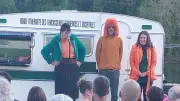 Les Boudeuses célèbrent le lien social lors de leur troisième boum festive à Viala-du-Tarn