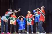 Les Pan Bagnats électrisent Cannes avec leur improvisation théâtrale généreuse et interactive
