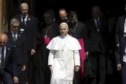 Macron et le pape Léon XIV au Vatican : Guerre, IA et abus sexuels au programme