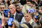 Macron rencontre le pape Léon XIV au Vatican : une visite diplomatique chargée