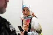 Madhieh Esfandiari, condamnée en France, retourne en Iran après la libération de Kohler et Paris