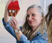 Manufacto à Cambo-les-Bains : des élèves découvrent l'artisanat du cuir avec Hermès