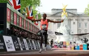 Marathon de Londres : Sawe premier homme sous les 2 heures